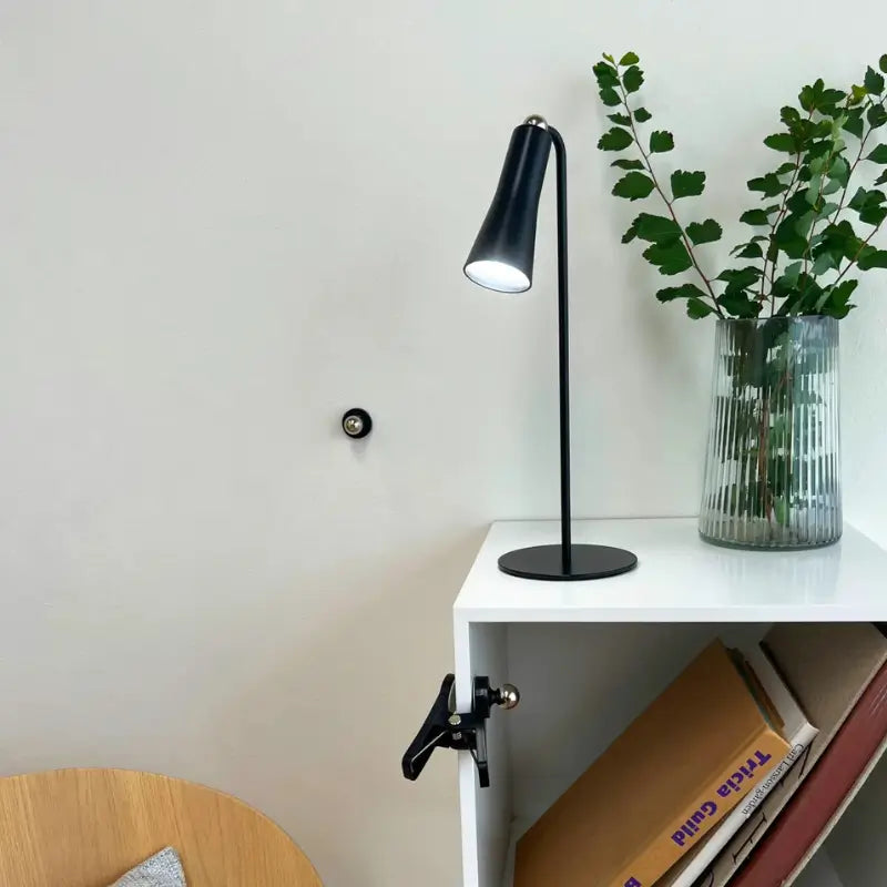Luminária de Mesa 4 em 1 Led Ajustável 360° - Casas Gael
