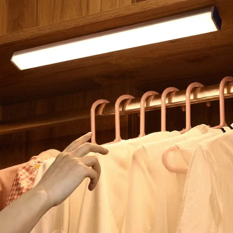 Luminária Inteligente com Sensor de Movimento Recarregável - Casas Gael