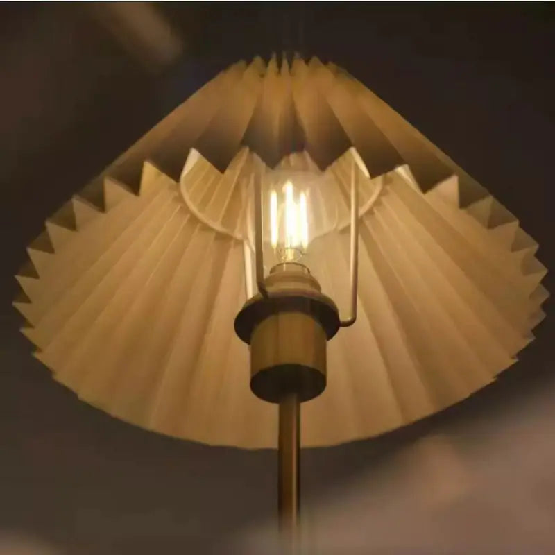Luminária de Mesa Recarregável Retrô com Cúpula Tecido - Casas Gael 