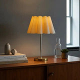 Luminaria_de_Mesa_com_Cupula_Petala_Tecido_e_Interruptor_-_Casas_Gael