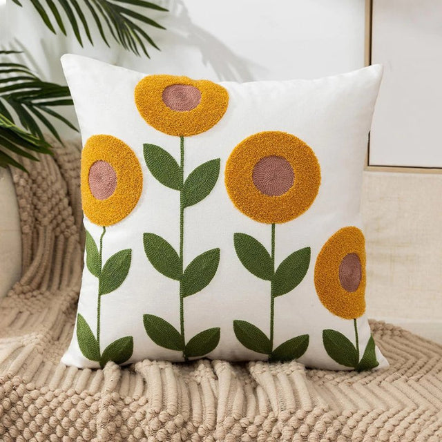 Capa de Almofada com Bordado Floral em Alto - Relevo - Casas Gael