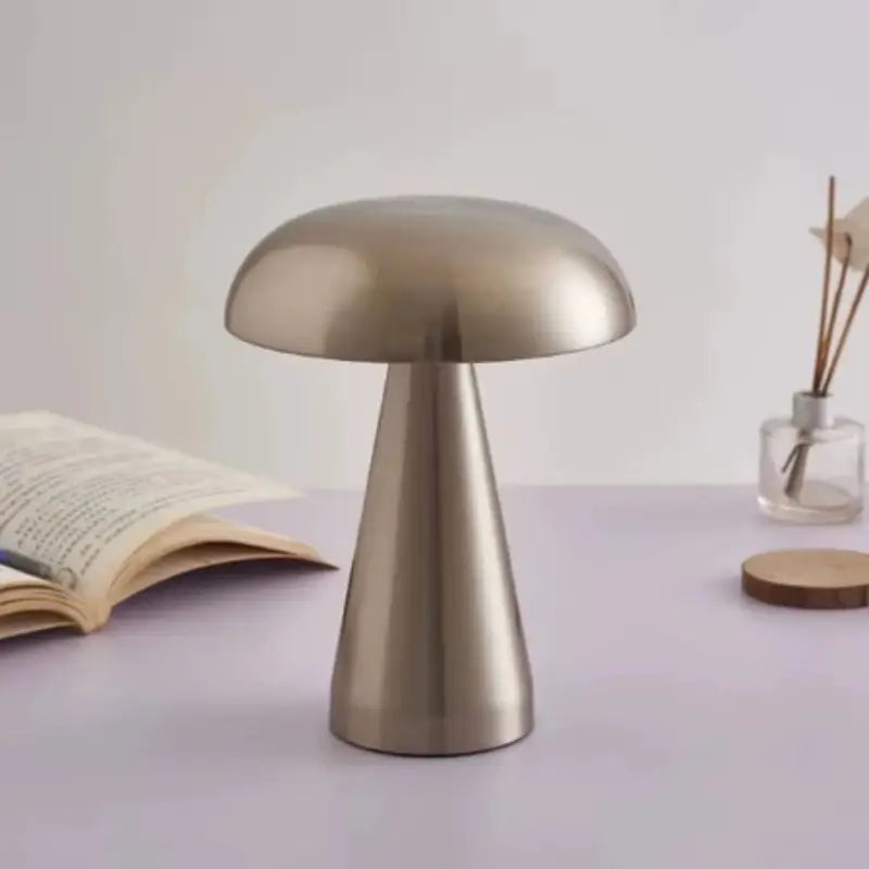 Luminária de Mesa Decorativa Cogumelo Recarregável em Metal